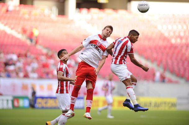 Alvirrubro entrou com uma escalao bastante diferente da utilizada nos ltimos jogos e acabou sucumbindo diante do CRB