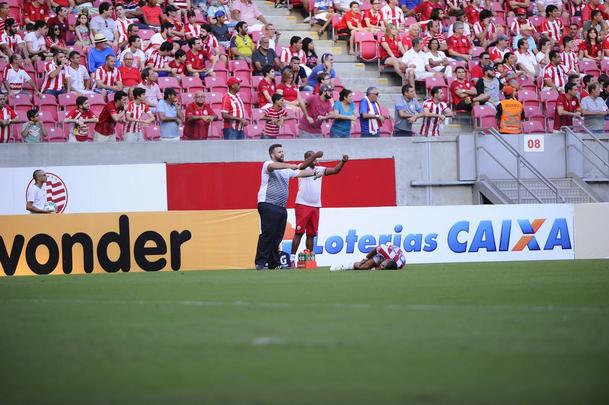Alvirrubro entrou com uma escalao bastante diferente da utilizada nos ltimos jogos e acabou sucumbindo diante do CRB