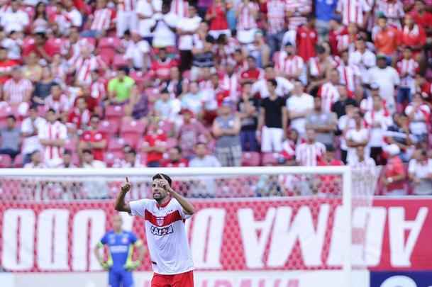 Alvirrubro entrou com uma escalao bastante diferente da utilizada nos ltimos jogos e acabou sucumbindo diante do CRB