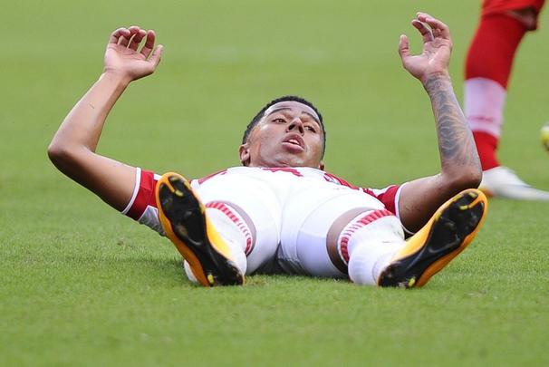 Alvirrubro entrou com uma escalao bastante diferente da utilizada nos ltimos jogos e acabou sucumbindo diante do CRB