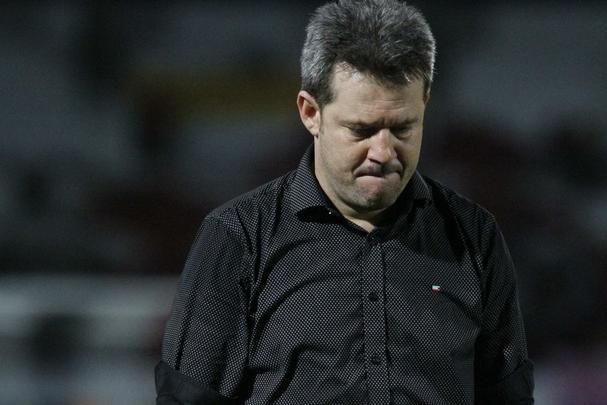 Com pior retrospecto nas últimas cinco rodadas da competição, Santa Cruz e Internacional fizeram duelo acirrado e 'dos pressionados' no Arruda