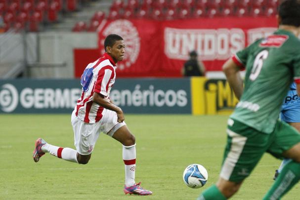 O meia Jefferson Renan, promessa vinda do Porto de Caruaru, iniciou bem a temporada pelo Timbu. Aos poucos, começava a ganhar a confiança do técnico Moacir Júnior. No entanto, uma ruptura no ligamento cruzado do joelho direito o tiraria de campo durante quase toda a temporada. Quando voltou a poder atuar, não foi utilizado na reta final da Série B.