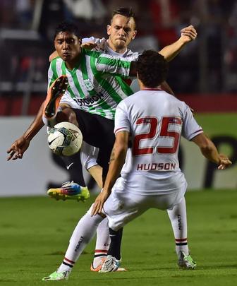O atleta chegou ainda a disputar 6 jogos na Libertadores, mas foi depois brevemente afastado por uma lesão. Atuando pelo Nacional, Ruiz conquistou dois títulos nacionais, em 2015 e 2016.