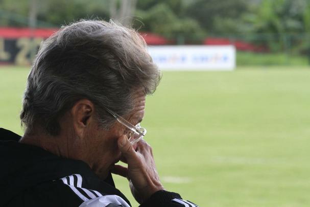 Jogadores do Sport fazem trabalho com bola no Centro de Treinamento do clube
