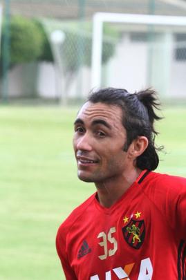 Jogadores do Sport fazem trabalho com bola no Centro de Treinamento do clube