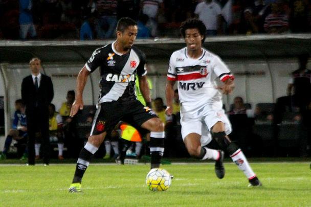 Santa Cruz e Vasco empataram no jogo de ida, no Rio de Janeiro, em 1 a 1, e voltaram a fazer uma partida equilibrada no Arruda, na noite desta quarta-feira