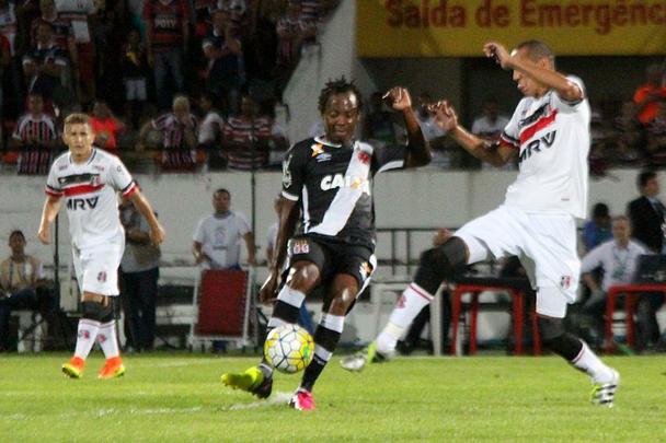 Santa Cruz e Vasco empataram no jogo de ida, no Rio de Janeiro, em 1 a 1, e voltaram a fazer uma partida equilibrada no Arruda, na noite desta quarta-feira