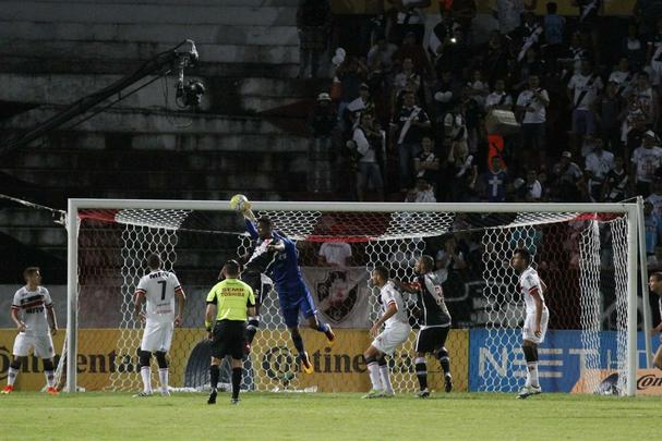 Santa Cruz e Vasco empataram no jogo de ida, no Rio de Janeiro, em 1 a 1, e voltaram a fazer uma partida equilibrada no Arruda, na noite desta quarta-feira
