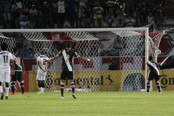 Santa Cruz e Vasco empataram no jogo de ida, no Rio de Janeiro, em 1 a 1, e voltaram a fazer uma partida equilibrada no Arruda, na noite desta quarta-feira