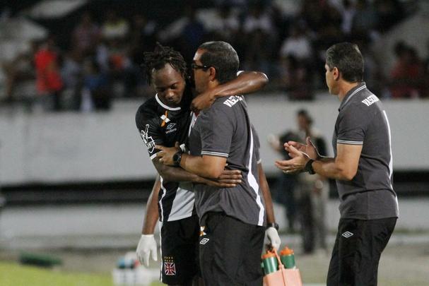 Santa Cruz e Vasco empataram no jogo de ida, no Rio de Janeiro, em 1 a 1, e voltaram a fazer uma partida equilibrada no Arruda, na noite desta quarta-feira