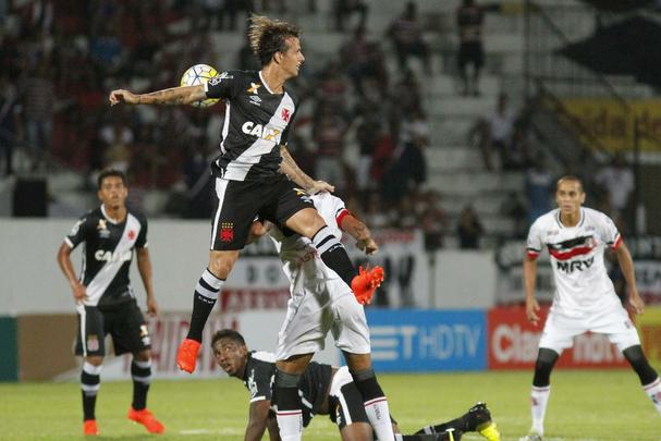 Santa Cruz e Vasco empataram no jogo de ida, no Rio de Janeiro, em 1 a 1, e voltaram a fazer uma partida equilibrada no Arruda, na noite desta quarta-feira