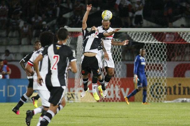 Santa Cruz e Vasco empataram no jogo de ida, no Rio de Janeiro, em 1 a 1, e voltaram a fazer uma partida equilibrada no Arruda, na noite desta quarta-feira