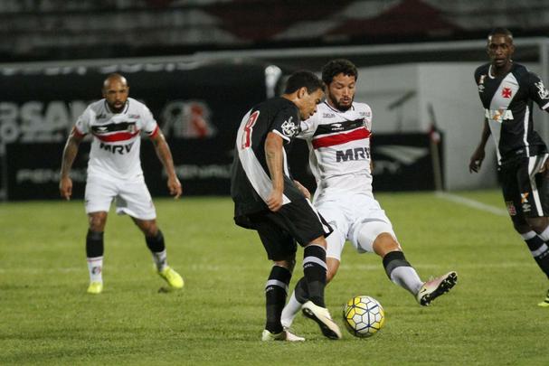 Santa Cruz e Vasco empataram no jogo de ida, no Rio de Janeiro, em 1 a 1, e voltaram a fazer uma partida equilibrada no Arruda, na noite desta quarta-feira