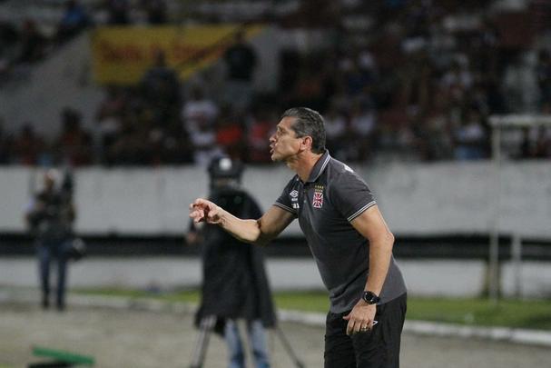 Santa Cruz e Vasco empataram no jogo de ida, no Rio de Janeiro, em 1 a 1, e voltaram a fazer uma partida equilibrada no Arruda, na noite desta quarta-feira