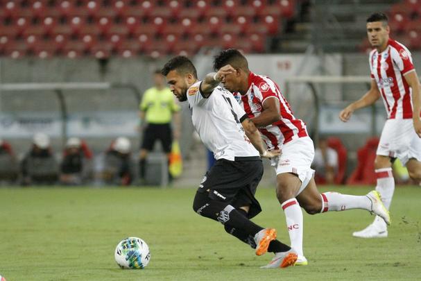 Depois de vencer o Avaí na última rodada, o Náutico venceu a segunda partida seguida na Série B ao fazer 1 a 0 no Tupi, com gol de Léo Santos, no segundo tempo