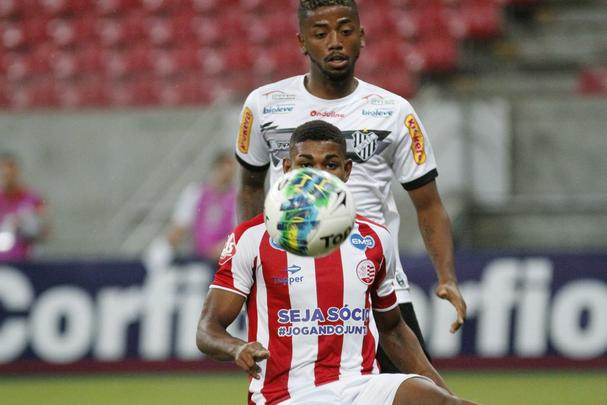 Depois de vencer o Avaí na última rodada, o Náutico venceu a segunda partida seguida na Série B ao fazer 1 a 0 no Tupi, com gol de Léo Santos, no segundo tempo