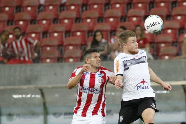 Depois de vencer o Avaí na última rodada, o Náutico venceu a segunda partida seguida na Série B ao fazer 1 a 0 no Tupi, com gol de Léo Santos, no segundo tempo