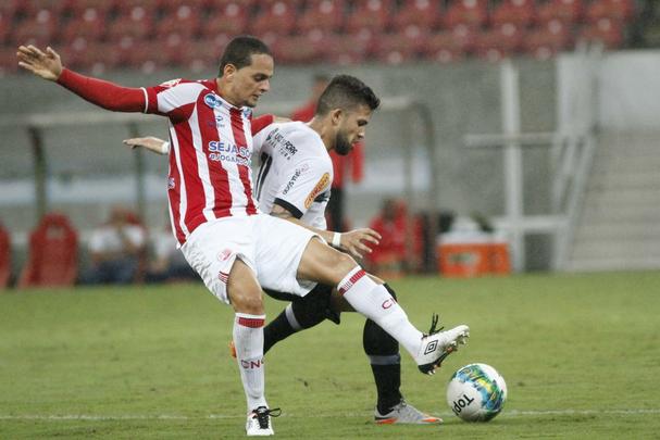 Depois de vencer o Avaí na última rodada, o Náutico venceu a segunda partida seguida na Série B ao fazer 1 a 0 no Tupi, com gol de Léo Santos, no segundo tempo