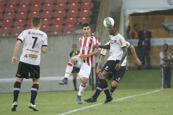 Depois de vencer o Avaí na última rodada, o Náutico venceu a segunda partida seguida na Série B ao fazer 1 a 0 no Tupi, com gol de Léo Santos, no segundo tempo