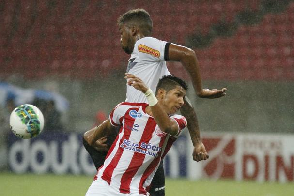 Depois de vencer o Avaí na última rodada, o Náutico venceu a segunda partida seguida na Série B ao fazer 1 a 0 no Tupi, com gol de Léo Santos, no segundo tempo