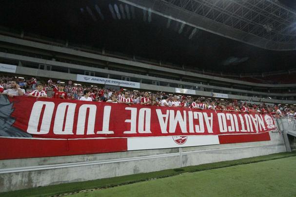 Depois de vencer o Avaí na última rodada, o Náutico venceu a segunda partida seguida na Série B ao fazer 1 a 0 no Tupi, com gol de Léo Santos, no segundo tempo