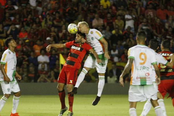 A torcida rubro-negra que compareceu em bom número ao estádio não esperava tamanha dificuldade encontrada pelo Leão na partida