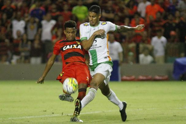 A torcida rubro-negra que compareceu em bom número ao estádio não esperava tamanha dificuldade encontrada pelo Leão na partida