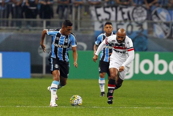 Equipe coral repetiu a formação da última rodada, no 4-4-2, com quatro homens atentos à marcação no meio de campo e fazendo uma partida equilibrada contra o Grêmio