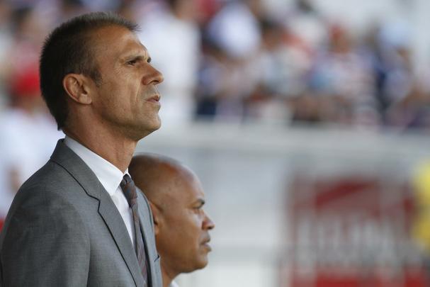 Santa Cruz recebeu o apoio da torcida, que compareceu em bom nmero ao Arruda, e fez jogo bastante disputado contra o So Paulo