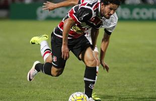 Santa Cruz recebeu o apoio da torcida, que compareceu em bom nmero ao Arruda, e fez jogo bastante disputado contra o So Paulo