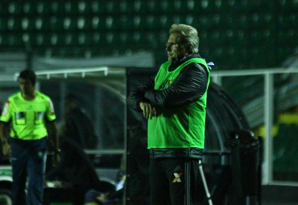 Após primeiro tempo morno, Figueirense e Sport voltaram mais acesos para o segundo tempo e ambos tiveram a chance de sair com a vitória