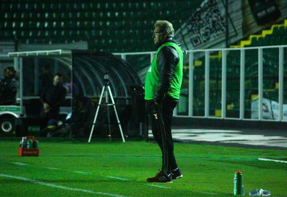 Após primeiro tempo morno, Figueirense e Sport voltaram mais acesos para o segundo tempo e ambos tiveram a chance de sair com a vitória