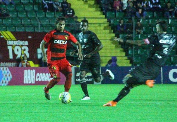 Após primeiro tempo morno, Figueirense e Sport voltaram mais acesos para o segundo tempo e ambos tiveram a chance de sair com a vitória