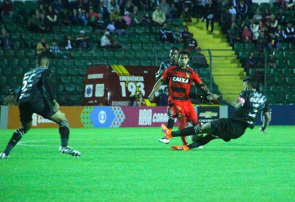 Após primeiro tempo morno, Figueirense e Sport voltaram mais acesos para o segundo tempo e ambos tiveram a chance de sair com a vitória