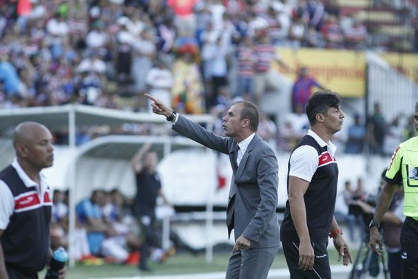 Aps a derrota contra o So Paulo, Milton Mendes deixa o Santa Cruz na 19 colocao da Srie A, com 12 vitrias, 9 empates e 11 derrotas, somando um aproveitamento de 46,87%