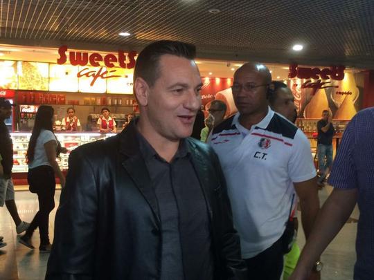 Novo tcnico coral desembarcou no Recife nesta sexta-feira e se reunir com os jogadores na manh deste sbado