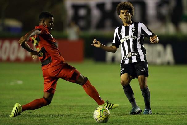 O sport não conseguiu repetir o futebol que vinha apresentando e acabou sendo derrotado pelo Botafogo; resultado que lhe rendeu o fim de uma sequência de seis partidas invicto