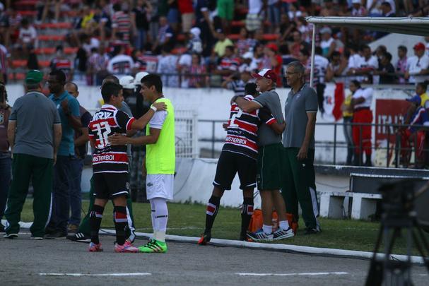 Santa  Cruz perde para o Fluminense por 1 a 0 e acumula sétima derrota no Arruda