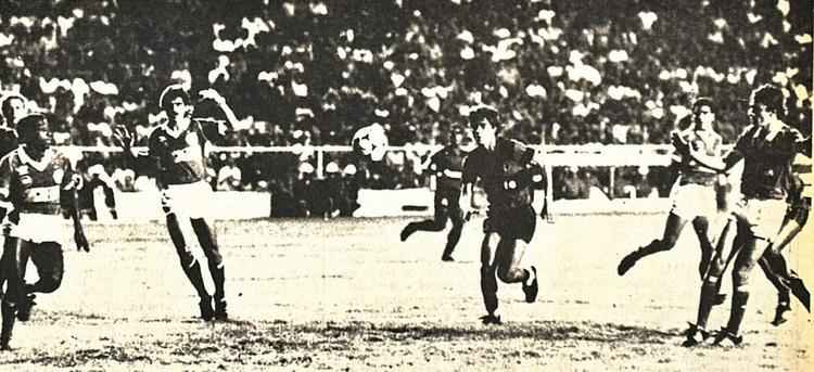 Em 2 de julho de 1988, aps conquistar o ttulo do Brasileiro de 1987, o Sport estreou na Copa Libertadores. O Rubro-negro enfrentou o Guarani na Ilha do Retiro, mas no saiu com a vitria. Caiu por 1 a 0 para o adversrio.