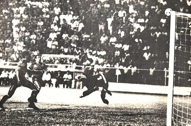 Na despedida da Libertadores de 1988, a equipe rubro-negra no conseguiu sair do 0 a 0 com o Universitario. O jogo aconteceu no dia 23 de agosto. Ficou em terceiro lugar no Grupo 5 e, portanto, no avanou de fase na competio. 