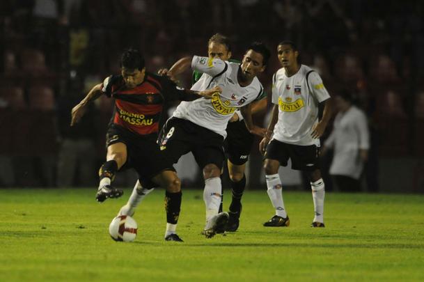 No segundo jogo contra o Colo-Colo, na Libertadores de 2009, o Sport venceu a partida por 2 a 1 e conquistou a classificao antecipada para as oitavas de final dentro da Ilha do Retiro. O Leo, que chegou  competio como um dos cotados para a eliminao ainda na primeira fase, terminou como lder do Grupo 1, considerado o 'grupo da morte' daquela edio do torneio. 