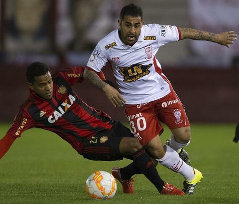 No segundo jogo, o Sport foi pior. Jogando mal, a equipe acabou derrotada por 3 a 0 com direito a uma expulso do tcnico Falco e mais uma despedida da Copa Sul-Americana, em 2015.