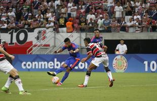 Santa Cruz e Sport se enfrentaram pela primeira vez numa competio internacional. O duelo pela Sul-Americana tambm foi a estreia do Clssico das Multides na Arena de Pernambuco. Duelo terminou empatado em 0 a 0.