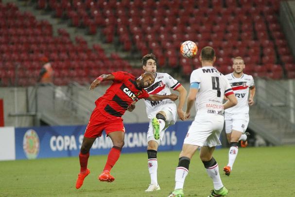 Com gol de Bruno Moraes, no segundo tempo, Tricolor vence o Leão por 1 a 0 e agora enfrentará Sportivo Luqueño-PAR ou Independiente Medellin-COL