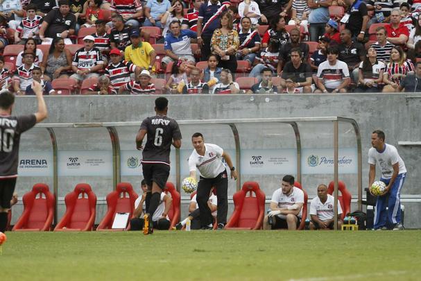 Não faltou luta ao Santa Cruz. E até por conta disso o empate por 2 a 2 nesta quarta-feira, na Arena de Pernambuco, contra a Chapecoense, teve um sabor tão amargo para os corais