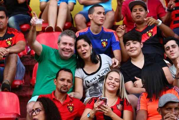 Sport fez todos os gols na etapa final, respira na Série A e dificulta vida do Santa Cruz no Campeonato Brasileiro