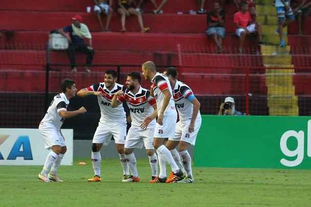 Sport fez todos os gols na etapa final, respira na Série A e dificulta vida do Santa Cruz no Campeonato Brasileiro