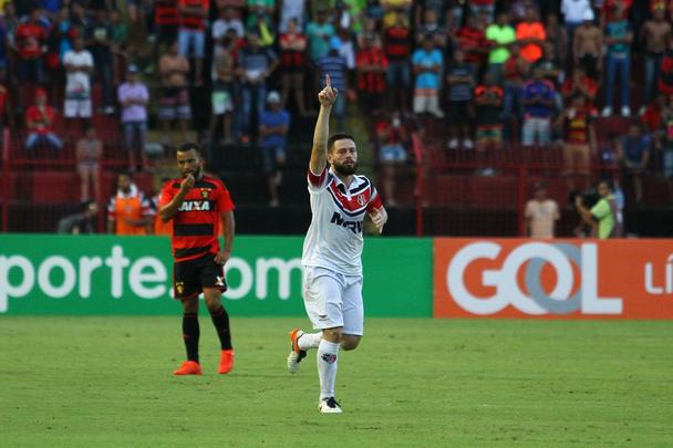 Sport fez todos os gols na etapa final, respira na Série A e dificulta vida do Santa Cruz no Campeonato Brasileiro