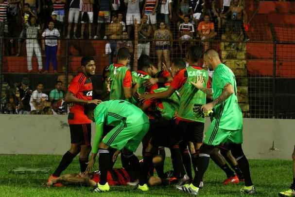 Sport fez todos os gols na etapa final, respira na Série A e dificulta vida do Santa Cruz no Campeonato Brasileiro