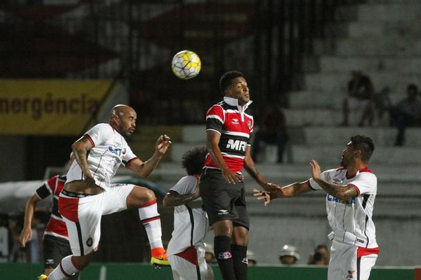 Pouco mais de dois mil torcedores estiveram no Arruda para apoiar o Tricolor diante do Atltico-PR nesta quarta-feira  noite
